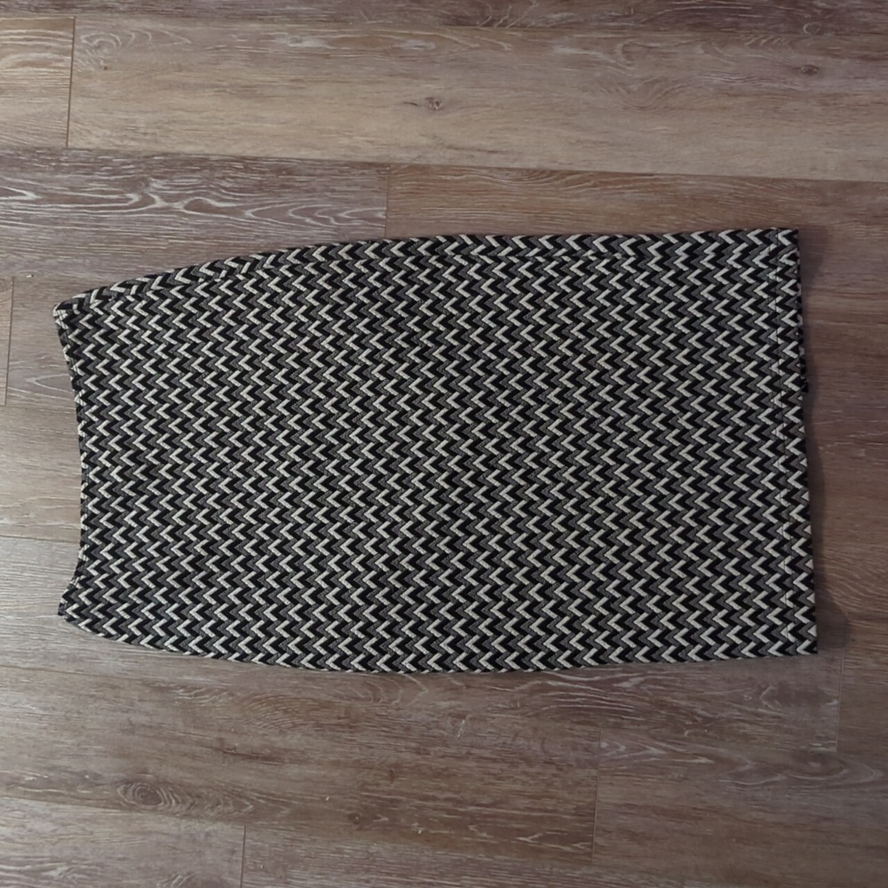 Black white gray patterned pencil skirt